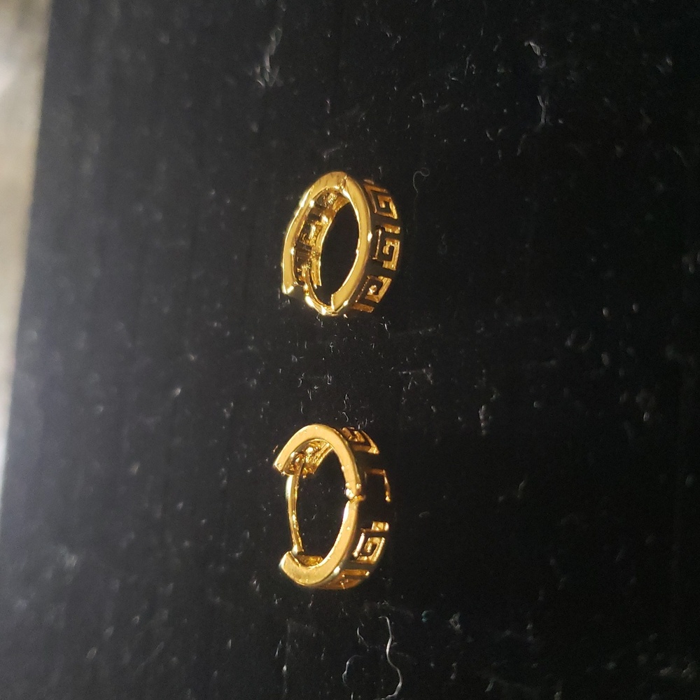 Textured Greek Earrings Elegant Gold tone Openwork Stencil Key Pierced Hoop New - Picture 5 of 6